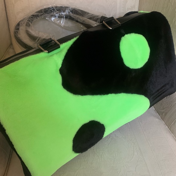 Current Mood Yin & Yang Fuzzy Weekender Travel Shoulder Bag Duffle NWT - Picture 6 of 10